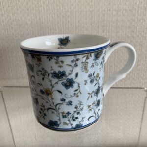 V & A Mug
