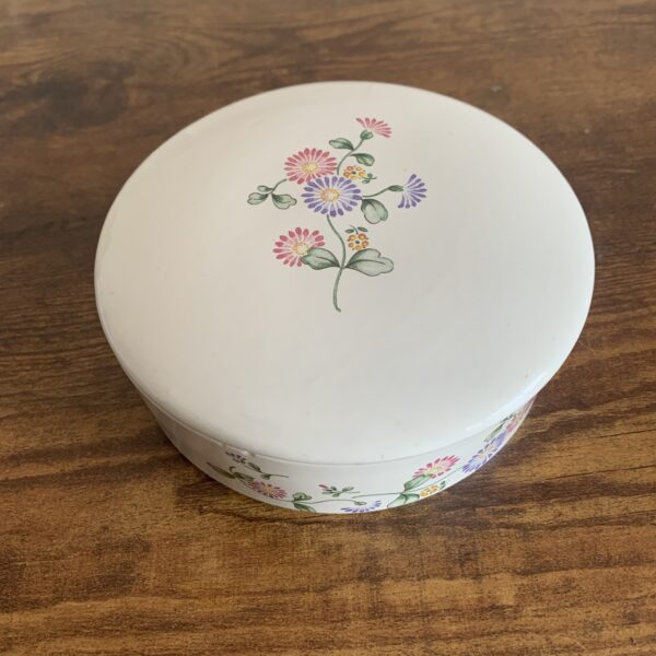 Poole Pottery 'Daisy' Lidded Dish