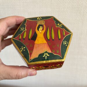 Hegonal Box Papier-mâché Box Red Green & Gold. Lady With A Basket