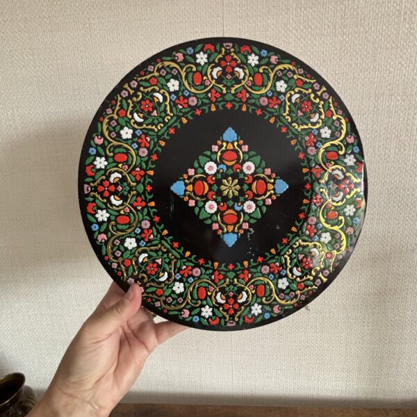 Large Round Huntley & Palmer Tin