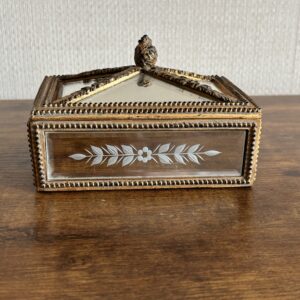 Mirrored Box
