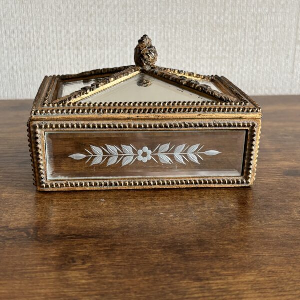 Mirrored Box