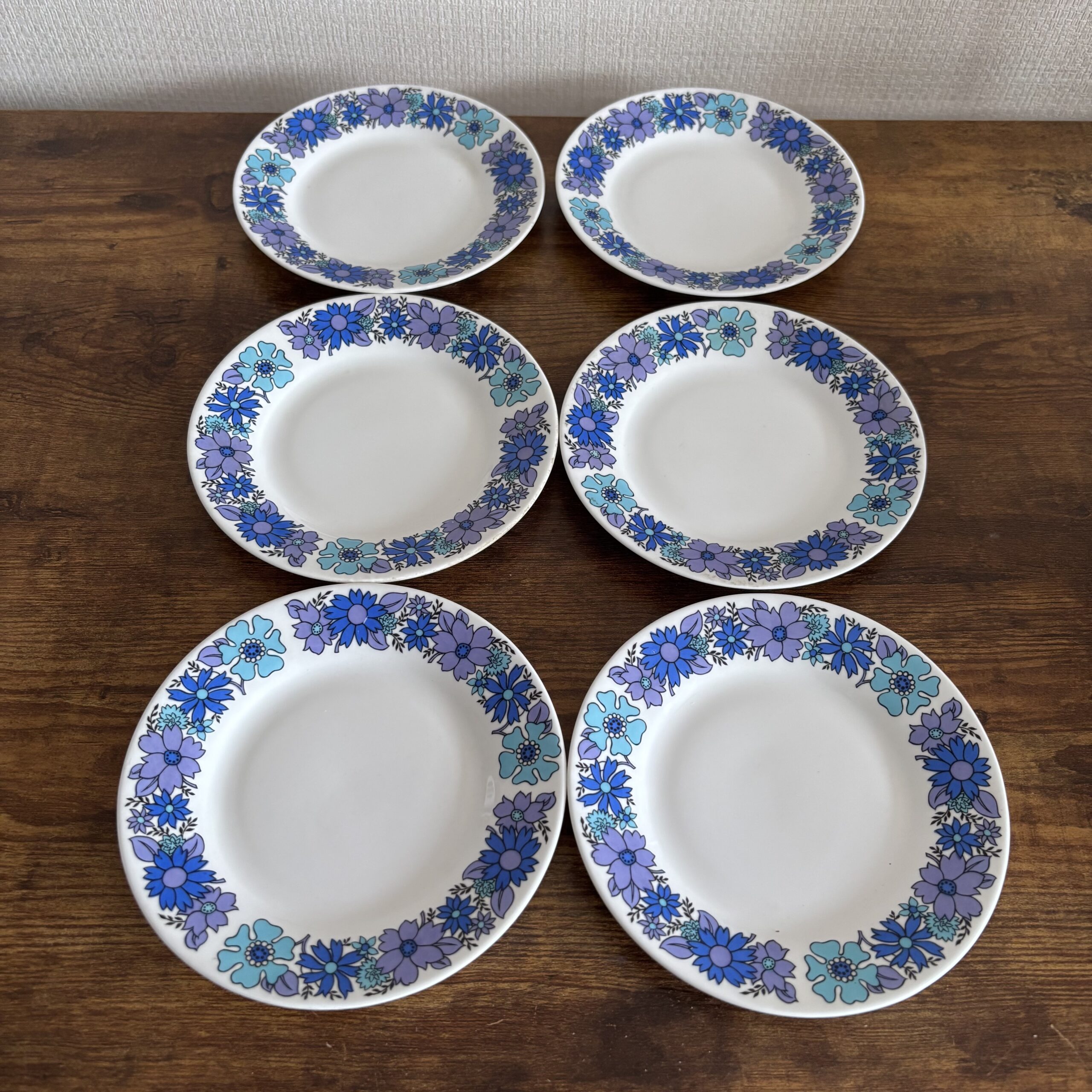 Elizabethan 'Portobello 4' Bone China Side or Tea Plates