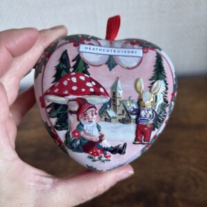 Small Heart Shaped Tin