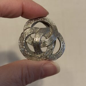 Lieba US Silver Tone Scarf Clip