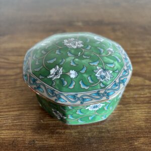 ETUDE Takahashi Ceramic Hand Decorated Trinket Pot Green With White Lily