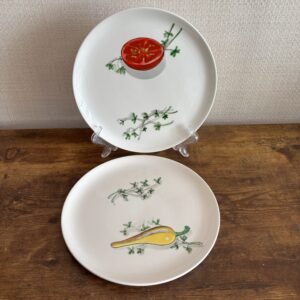 Vintage Mancioli Hand Painted Italian Plates - Set of 2