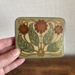Vintage Queen Bess Art Nouveau Tin
